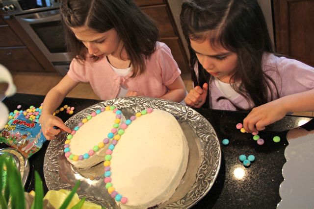 Decorating our Easter Cakes