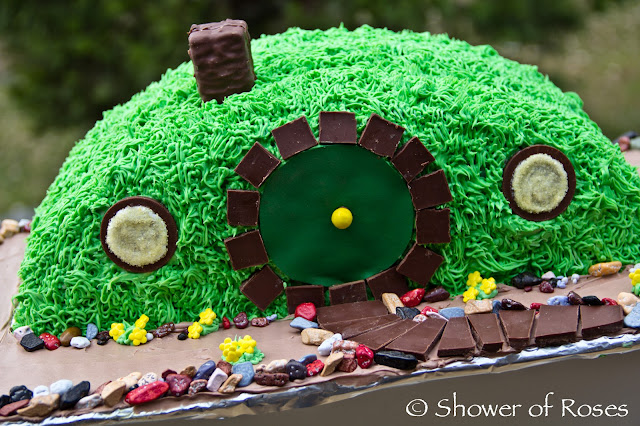 Bilbo’s Hobbit Hole :: A Hobbit Themed Birthday Cake