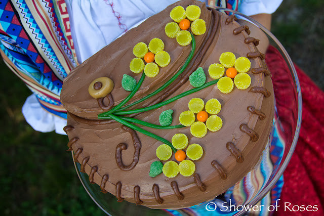 Josefina’s Primroses in a Pouch Birthday Cake