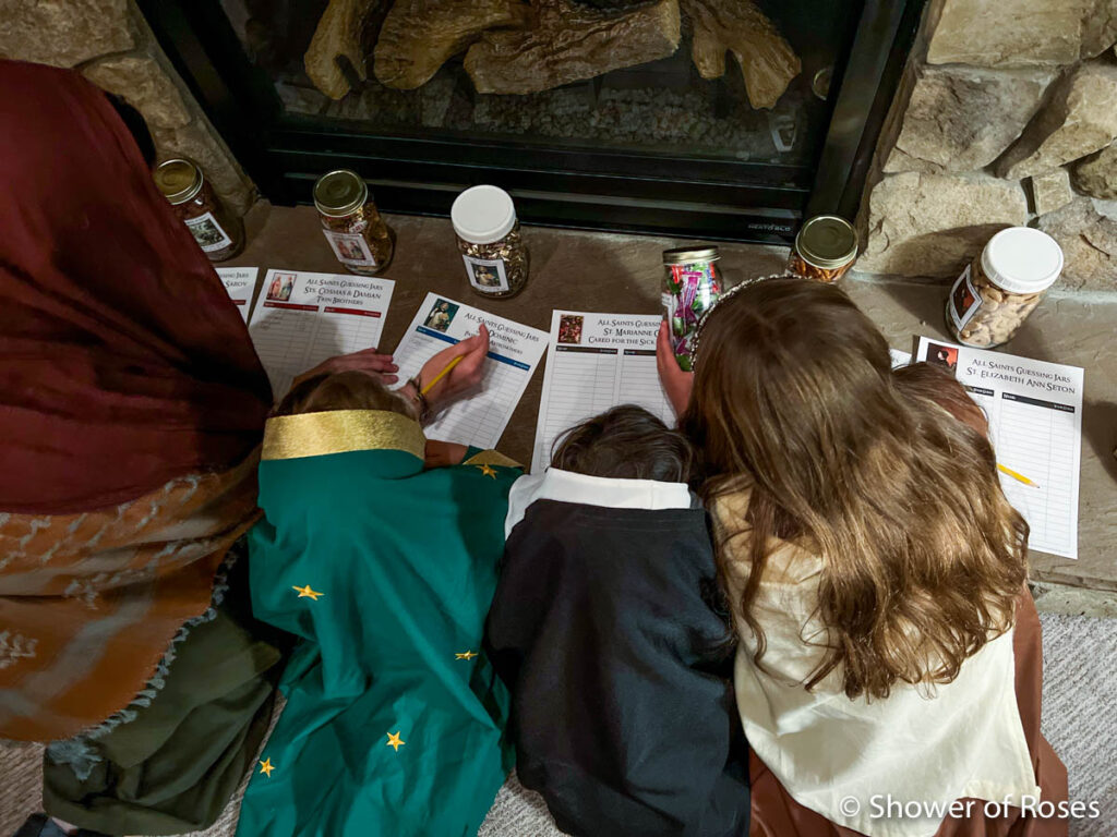 Little "saints" guessing how many candies are in each jar. 